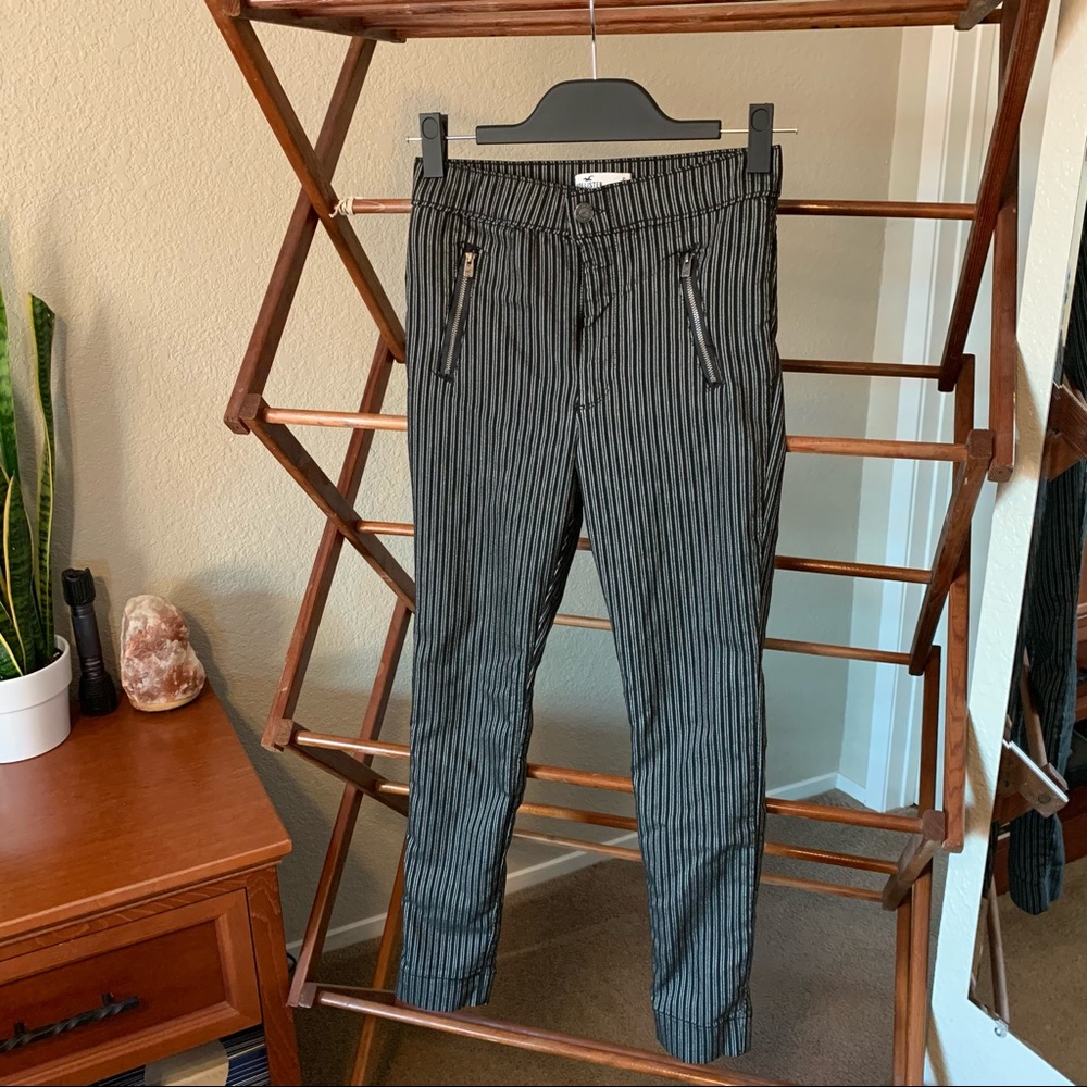 Hollister Women’s Ulta-High Rise Pants